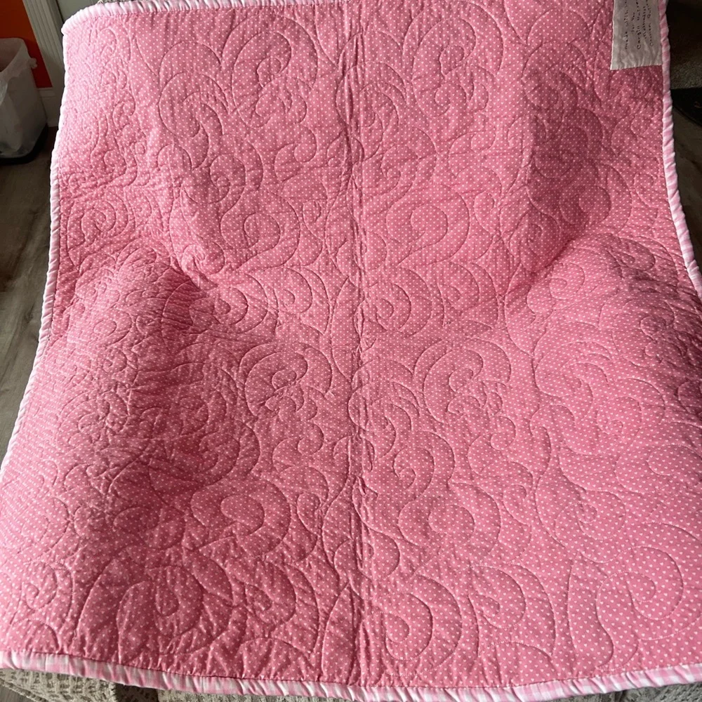 Pink and White Quilted Bedspread - Picture 8 of 10